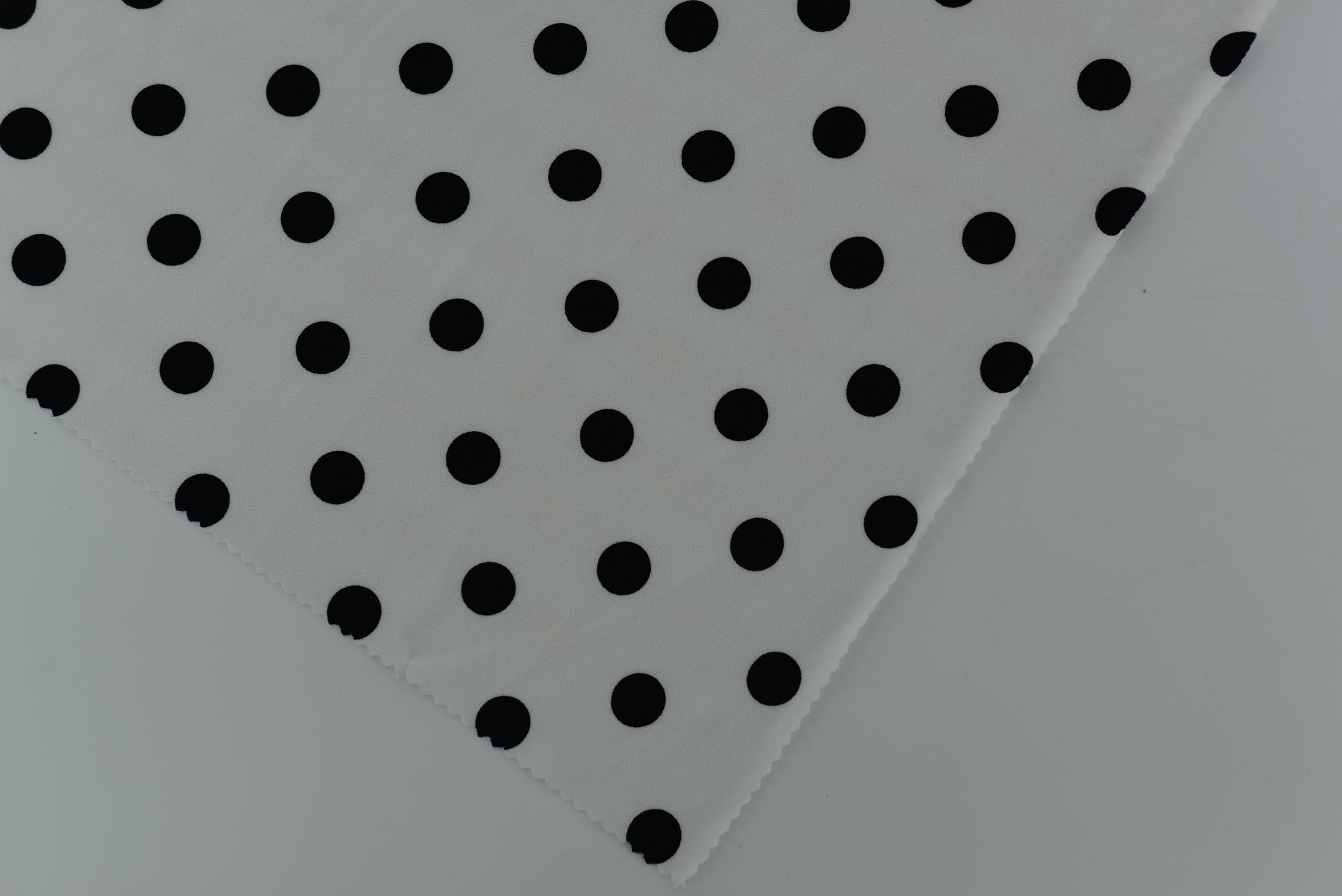 LX-P-16166 ITY CREPE BIG POINTS PRINT