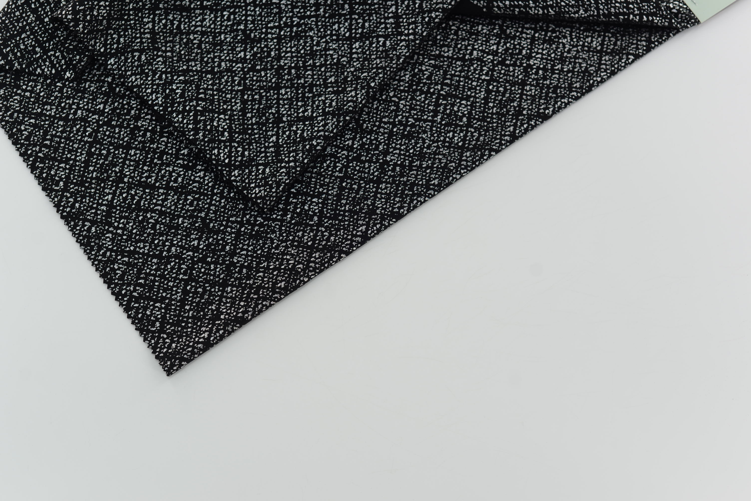 LX-F-11092 SCUBA CREPE CHECK FRAGMENT FOIL