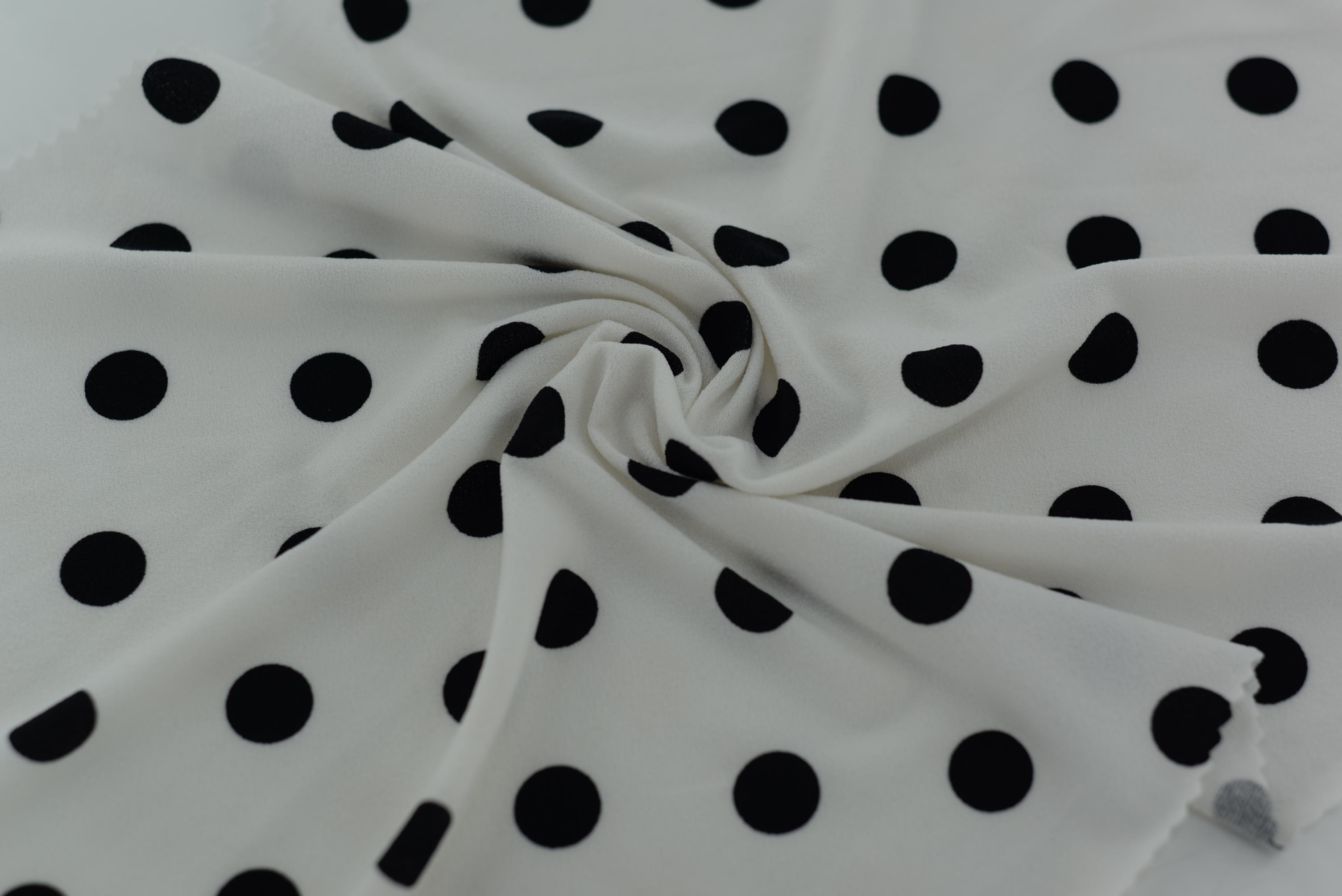 LX-P-16166 ITY CREPE BIG POINTS PRINT