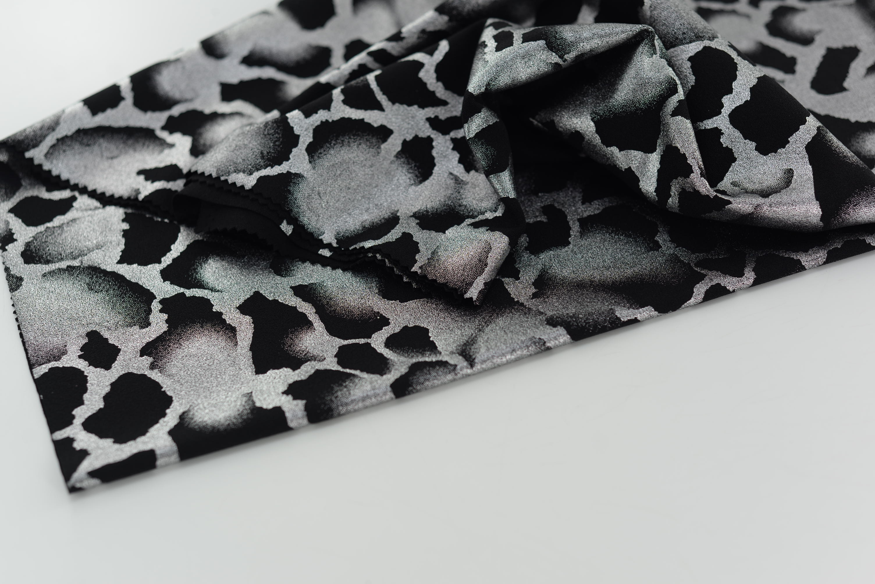 LX-F-11093 SCUBA CREPE BIG STONE FOIL