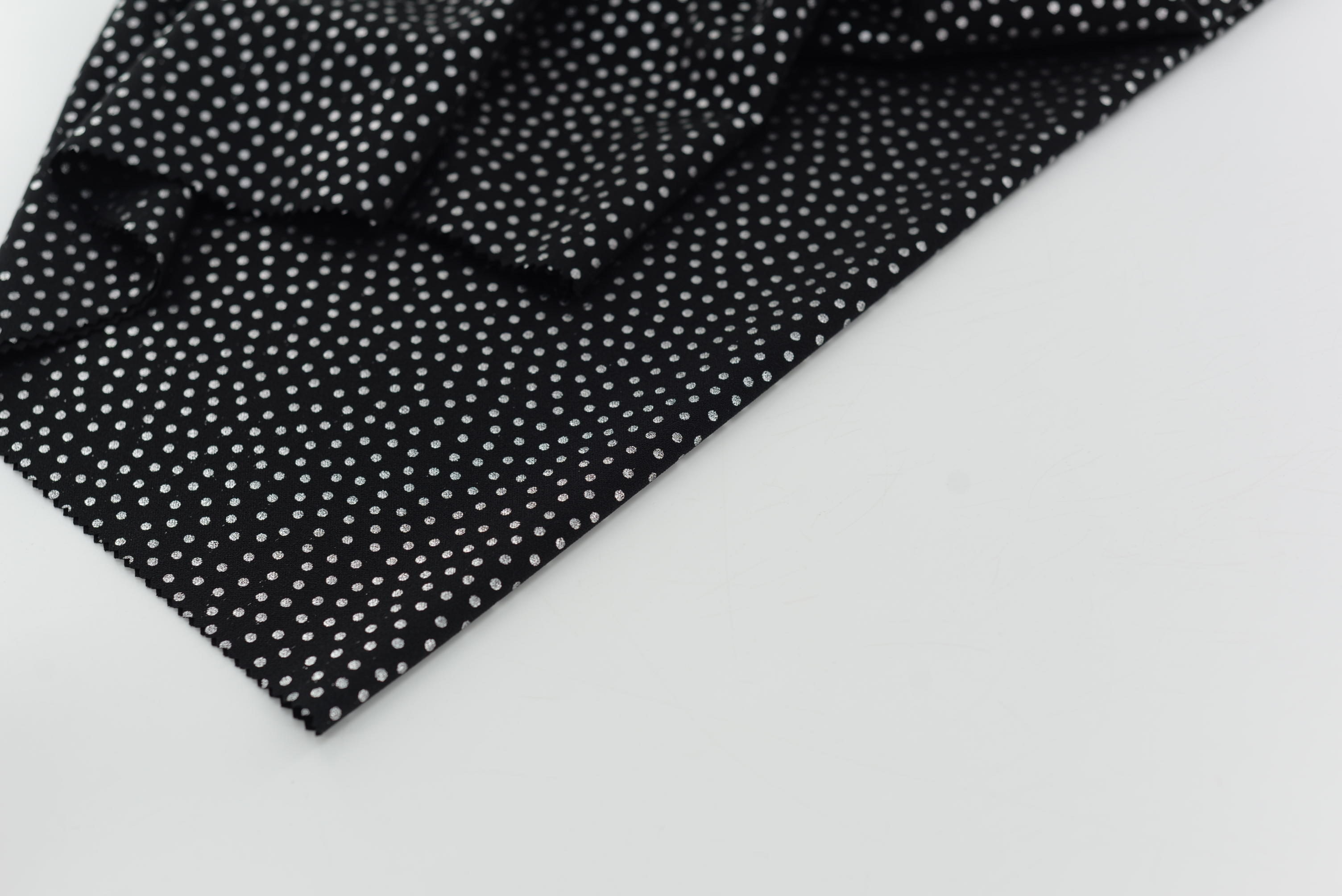 LX-F-11091 SCUBA CREPE POINTS FOIL