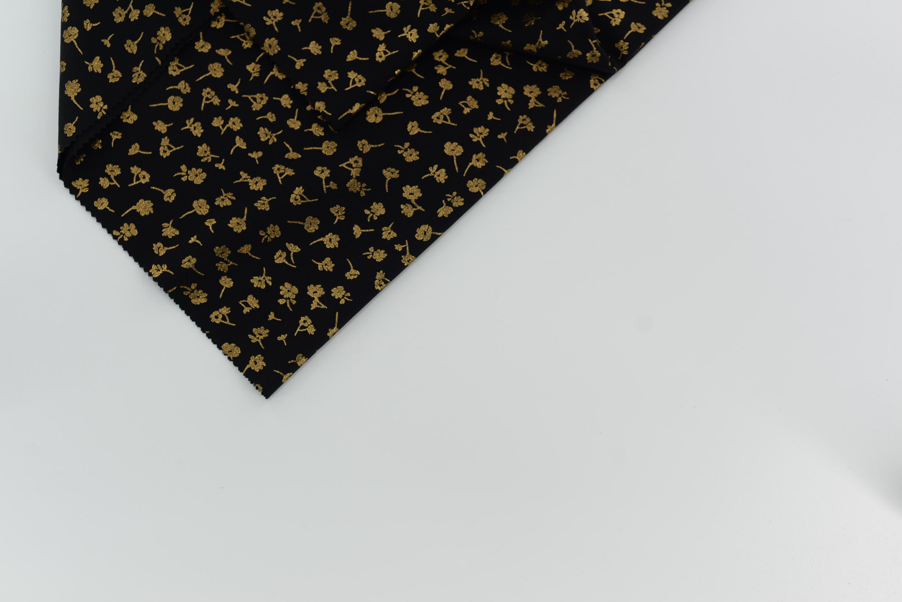 LX-F-11088 SCUBA CREPE SMALL FLOWER FOIL